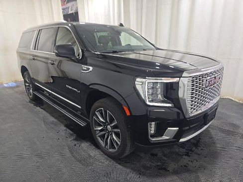 Used 2023 GMC Yukon XL Denali AWD/4WD image 3