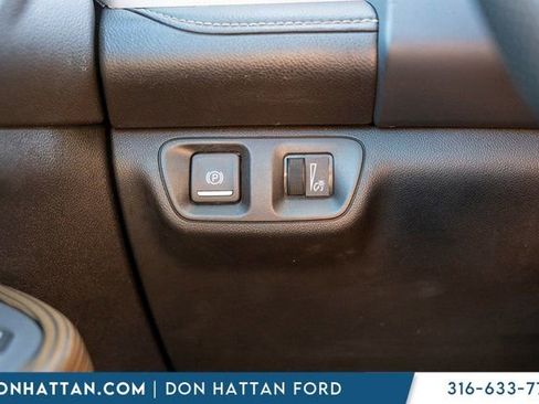 Used 2021 GMC Acadia SLE image 16