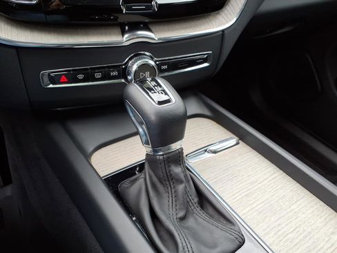 Used 2020 Volvo XC60 T5 Inscription w/ Protection Package image 25