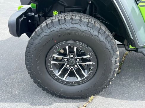 Used 2025 Jeep Wrangler Willys image 12