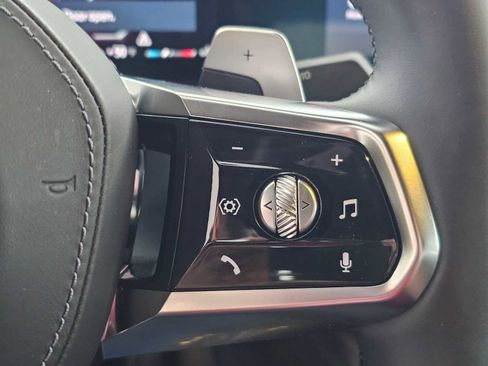 Used 2024 BMW 740i w/ Premium Package image 28