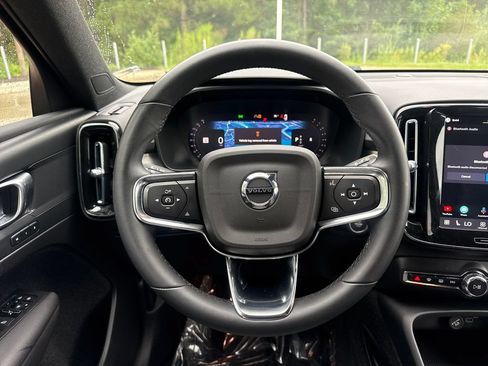 Used 2023 Volvo XC40 B5 Core w/ Convenience Package AWD/4WD image 19