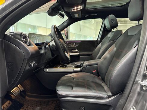 Used 2021 Mercedes-Benz GLB 250 4MATIC image 43