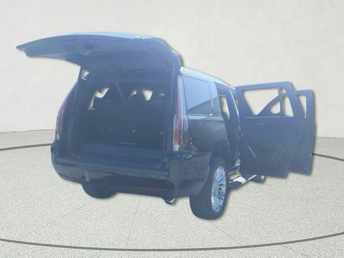 Used 2016 Cadillac Escalade Platinum image 13