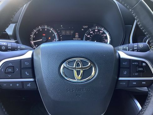 Used 2023 Toyota Highlander LE FWD image 20