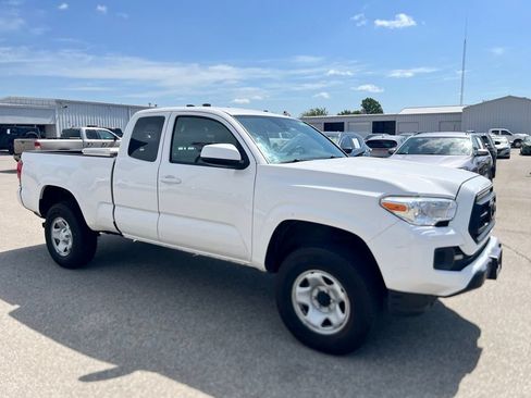 Used 2021 Toyota Tacoma SR w/ SR Convenience Package AWD/4WD image 5