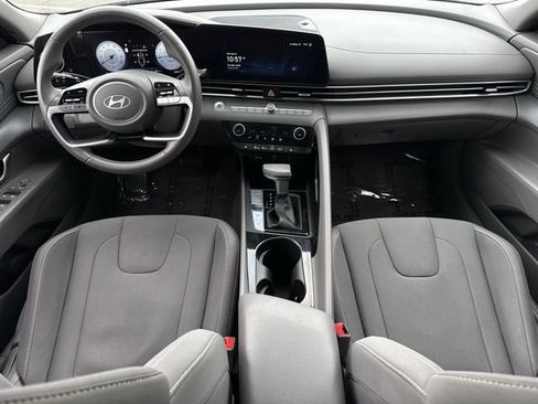 Used 2024 Hyundai Elantra SEL w/ Convenience Package FWD image 9