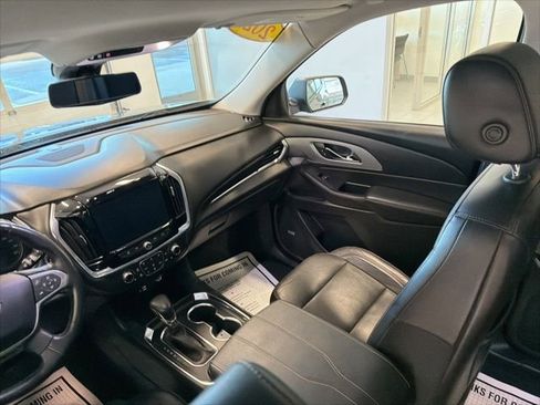 Used 2021 Chevrolet Traverse RS image 37