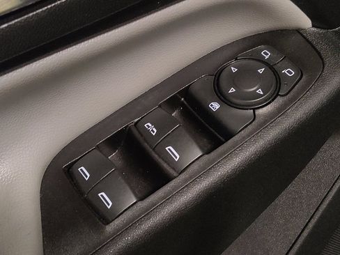 Used 2020 Chevrolet Equinox LS w/ LPO, Cargo Package FWD image 27