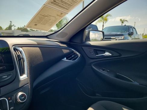 Used 2018 Chevrolet Malibu LT FWD image 28