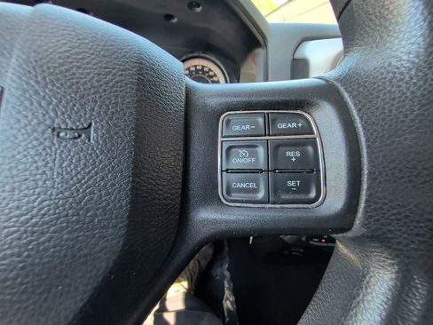 Used 2018 RAM 1500 Classic SLT AWD/4WD image 16