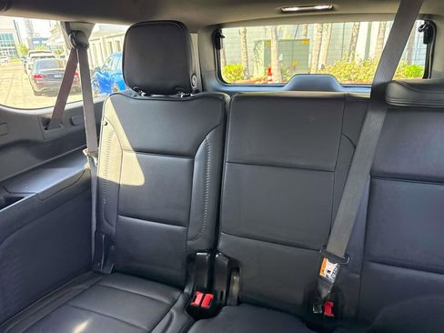 Used 2025 GMC Yukon XL Denali AWD/4WD image 14
