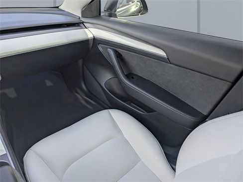 Used 2022 Tesla Model 3 Performance image 16