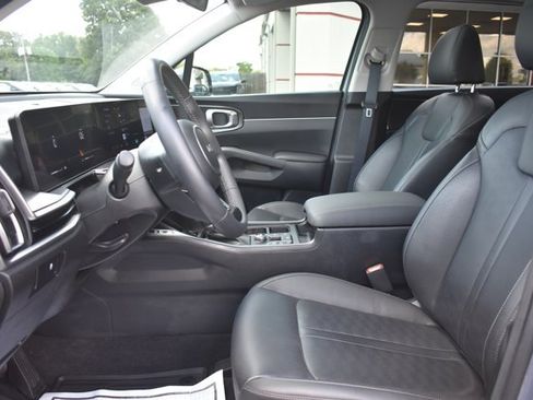 Used 2025 Kia Sorento S w/ Panoramic Sunroof Package FWD image 13