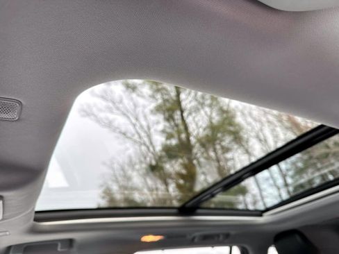 Used 2024 Toyota Highlander Platinum image 25