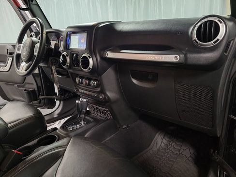 Used 2016 Jeep Wrangler Unlimited Rubicon AWD/4WD image 30