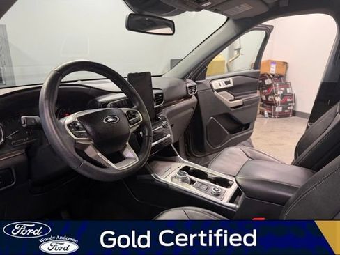 Certified 2023 Ford Explorer Limited w/ Limited Technology Package AWD/4WD image 9
