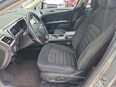 Used 2020 Ford Fusion SE image 11