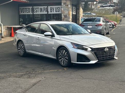 Used 2023 Nissan Altima 2.5 SV image 1