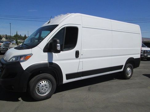 Used 2026 RAM ProMaster 2500 w/ Convenience Group FWD image 1