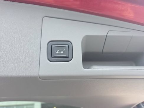 Used 2021 Cadillac XT5 Premium Luxury w/ LPO, Floor Liner Package AWD/4WD image 13
