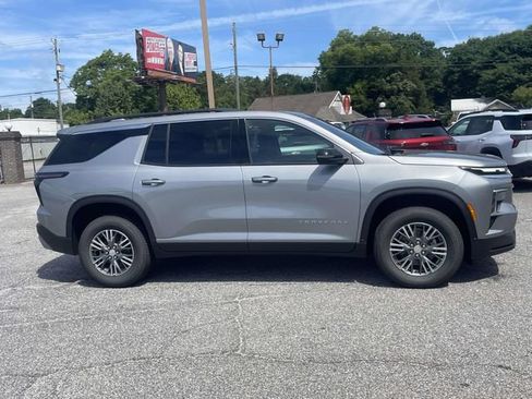 New 2026 Chevrolet Traverse LT FWD image 3