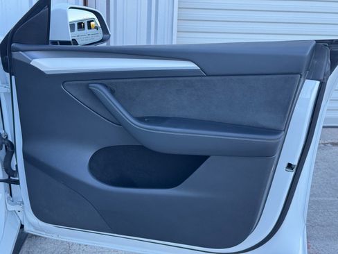 Used 2022 Tesla Model Y Long Range image 45