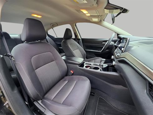 Used 2024 Nissan Altima 2.5 SV image 12