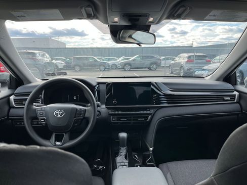 Used 2025 Toyota Camry LE image 32