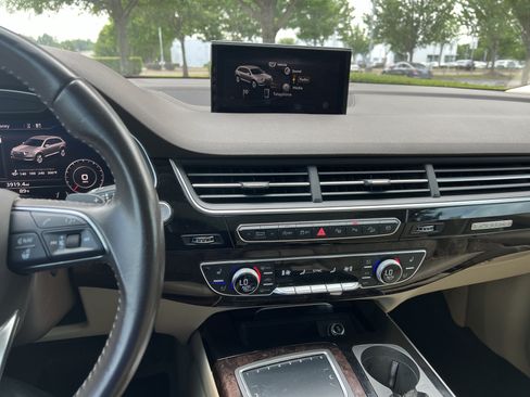 Used 2019 Audi Q7 3.0T Prestige w/ Prestige Package AWD/4WD image 18