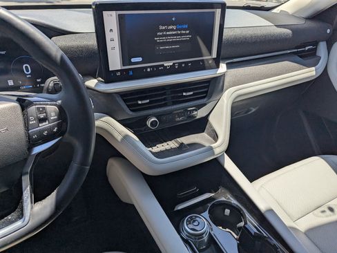 Certified 2025 Ford Explorer Platinum w/ Ultimate Package AWD/4WD image 11