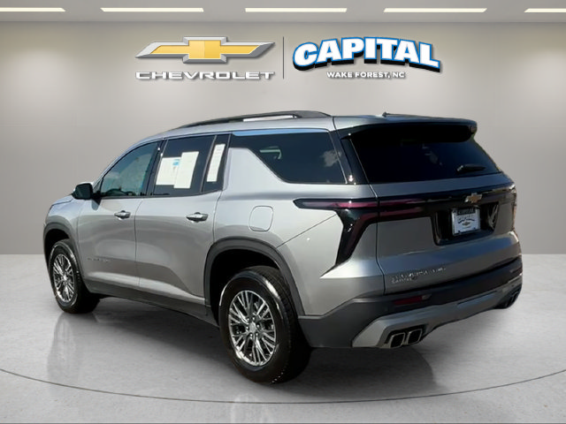 Used 2025 Chevrolet Traverse LT AWD/4WD image 3