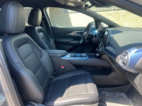 Used 2025 Chevrolet Equinox EV LT FWD image 11