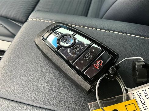 Used 2024 Lincoln Nautilus Reserve image 10