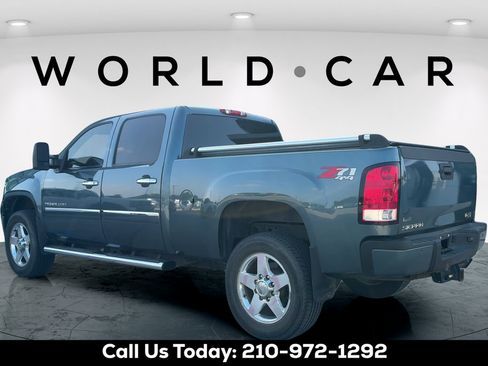 Used 2012 GMC Sierra 2500 Denali w/ Suspension Package, Off-Road AWD/4WD image 11