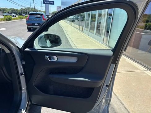 Certified 2025 Volvo XC40 B5 Plus AWD/4WD image 14