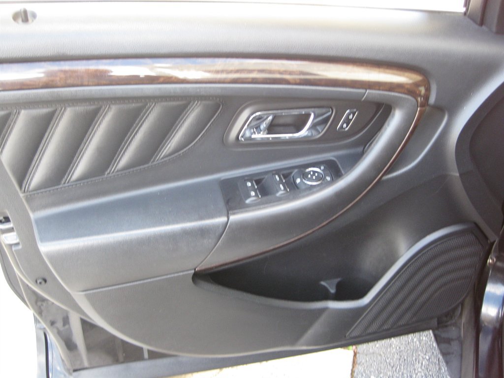 Used 2015 Ford Taurus Limited FWD image 10