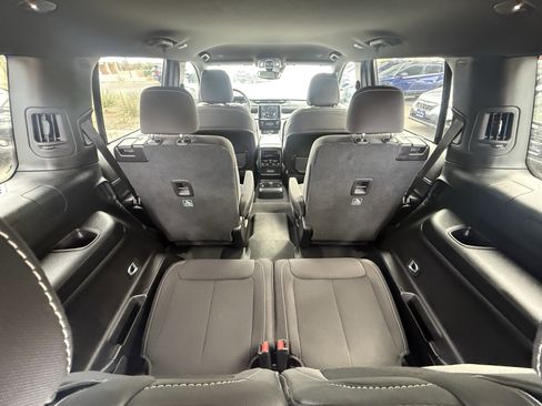 Used 2024 Jeep Grand Cherokee L Laredo image 9