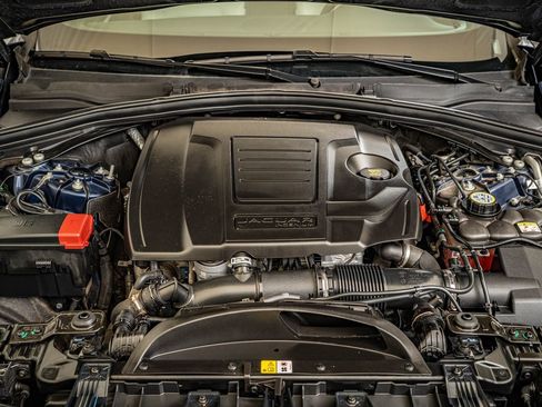 Used 2025 Jaguar F-PACE R-Dynamic S image 38