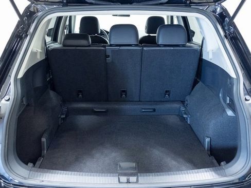 Used 2021 Volkswagen Tiguan SE image 9