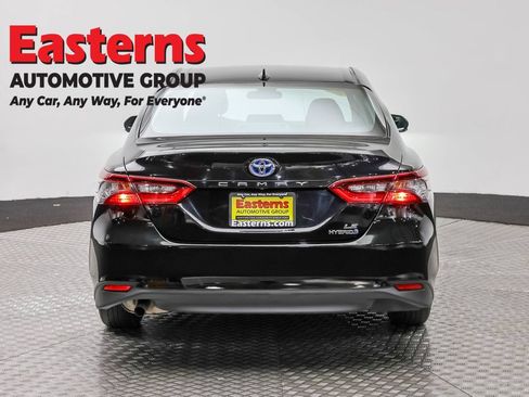 Used 2021 Toyota Camry LE FWD image 6