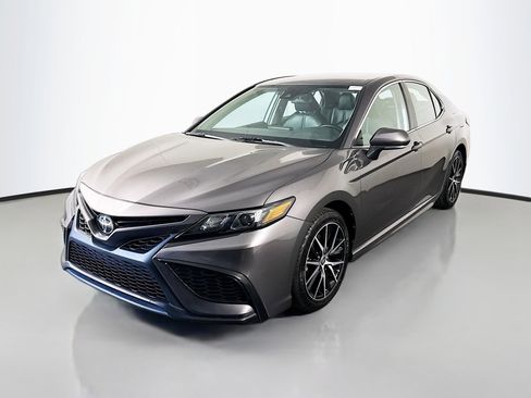 Used 2023 Toyota Camry SE FWD image 4