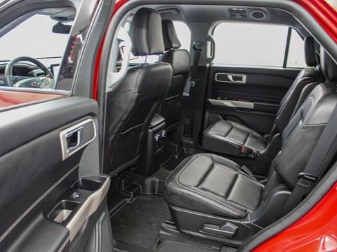 Used 2023 Ford Explorer XLT w/ Equipment Group 202A AWD/4WD image 17