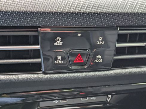 Used 2023 Volkswagen Golf R image 24