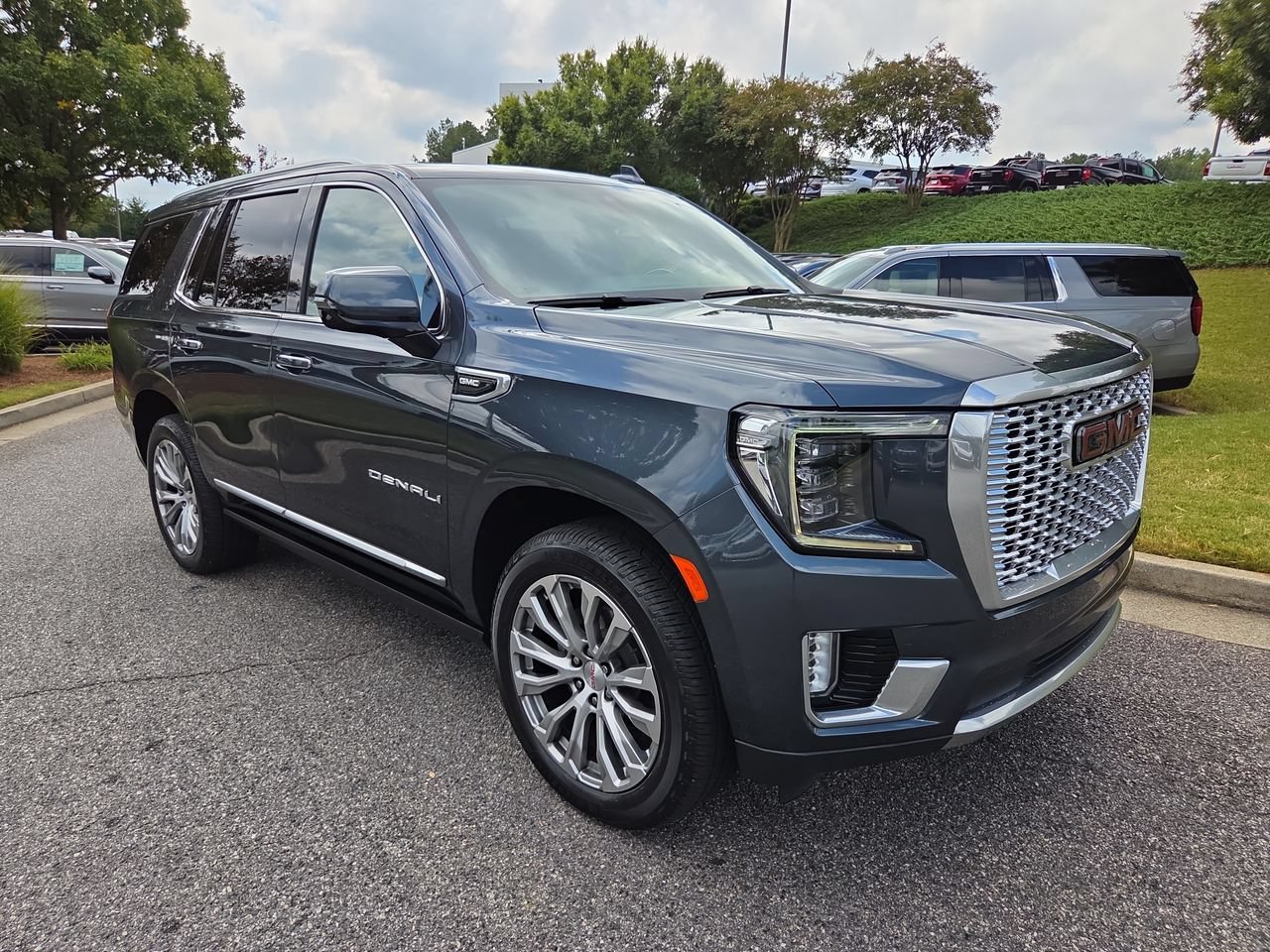 Used 2021 GMC Yukon Denali w/ Denali Ultimate Package AWD/4WD image 2