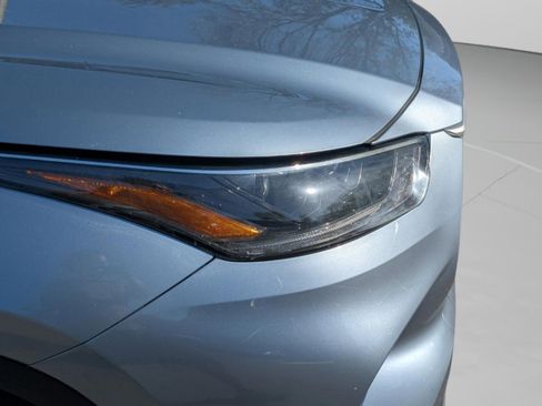 Used 2021 Toyota Highlander XLE image 11