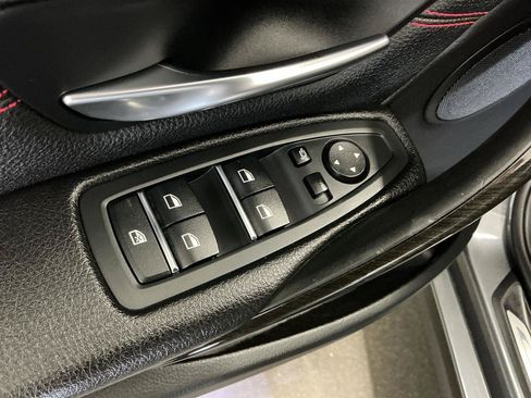 Used 2018 BMW 330i xDrive Sedan w/ Convenience Package AWD/4WD image 16