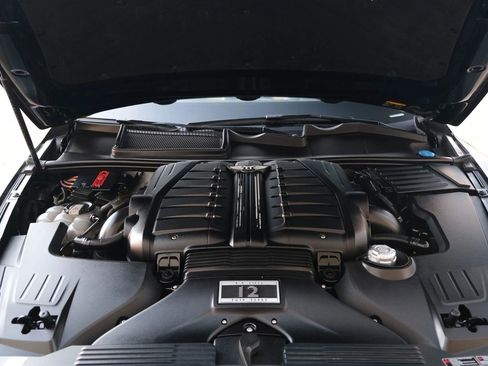 Used 2018 Bentley Bentayga image 18