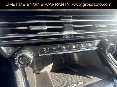 Used 2025 Chevrolet Traverse LT AWD/4WD image 24