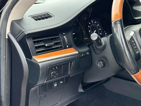 Used 2013 Lexus ES 300h w/ Luxury Pkg image 33